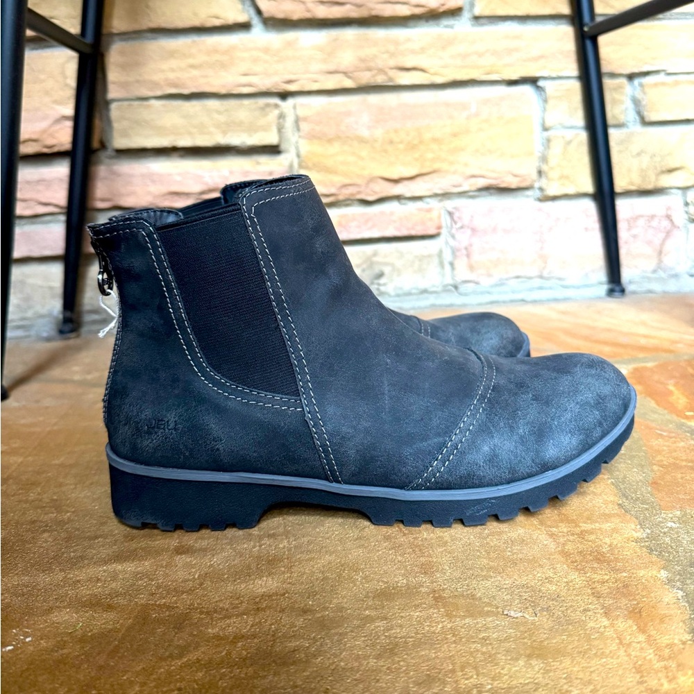 JBU Peacock water resistant boot - WORN ONCE - women’s 11